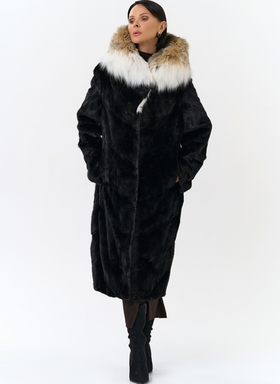 Норковая шуба черного цвета с рысью
