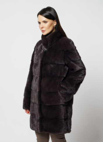 Норковая шуба с воротником стойкой коричневого цвета Норковая шуба с воротником стойкой коричневого цвета