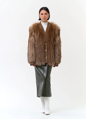 Женская шуба из меха лиса с манжетами