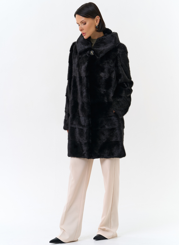 Шуба из норки с капюшоном черного цвета