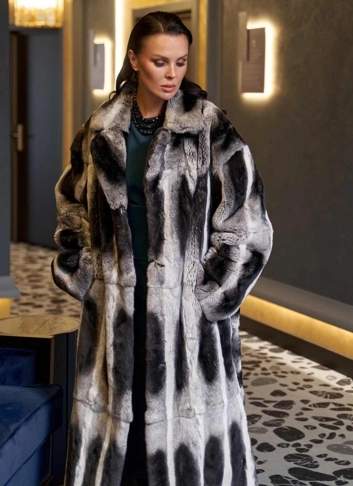 Длинная шуба из меха кролика  фото