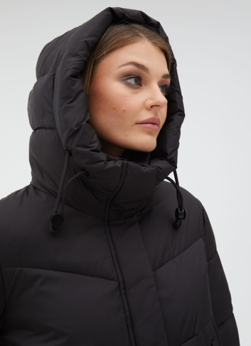 Женский пуховик с капюшоном