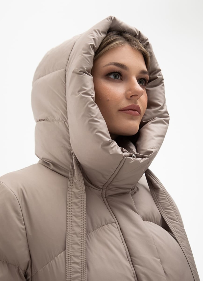 Женский пуховик  капюшоном модель № 31127 универмаг малина