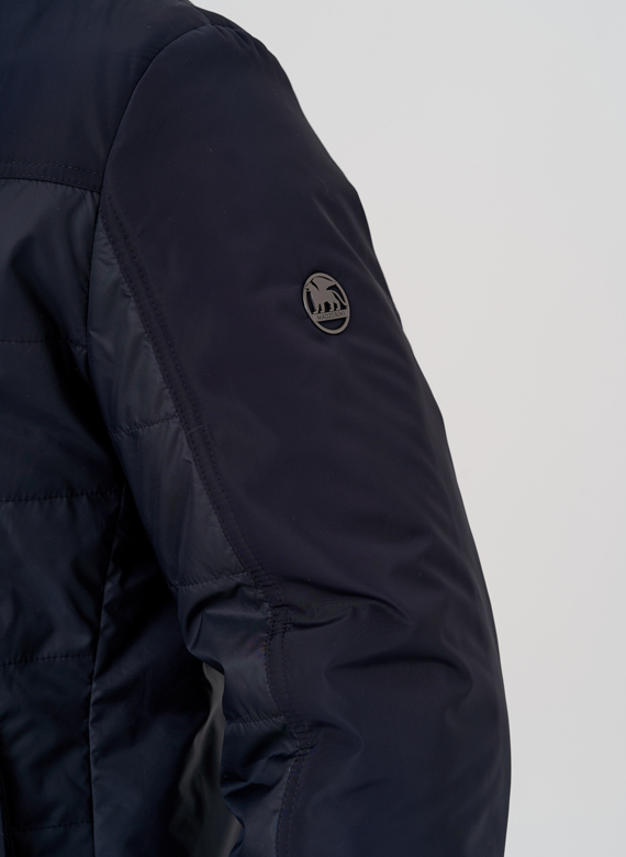 Мужская куртка синего цвета 