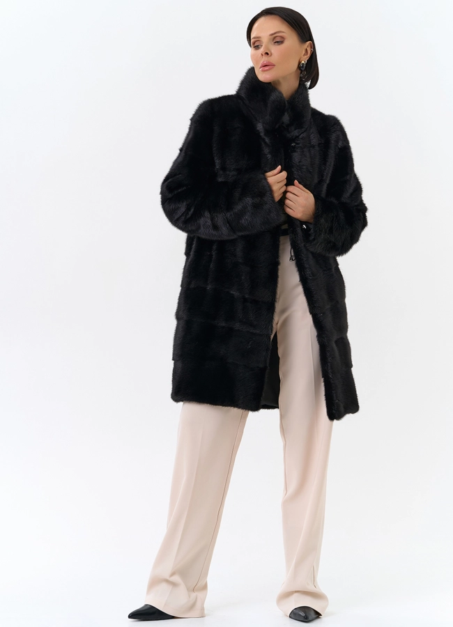 Норковая шуба с воротником стойка черного цвета  модель № 24730 универмаг малина