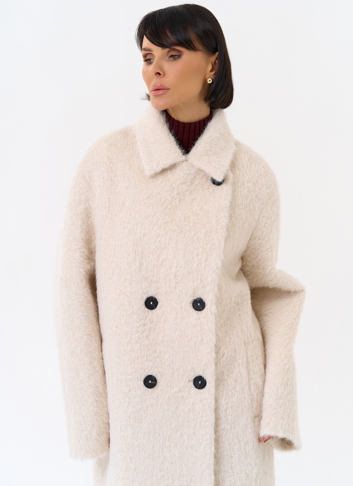 Утепленное женское пальто с английским воротником 