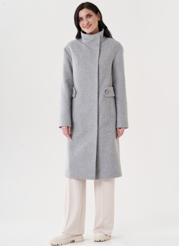 Женское пальто с воротником стойка