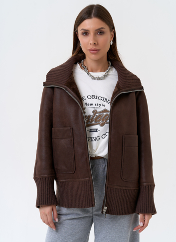 Женский двухсторонний бомбер из эко замши в коричневом цвете Женский двухсторонний бомбер из эко замши в коричневом цвете
