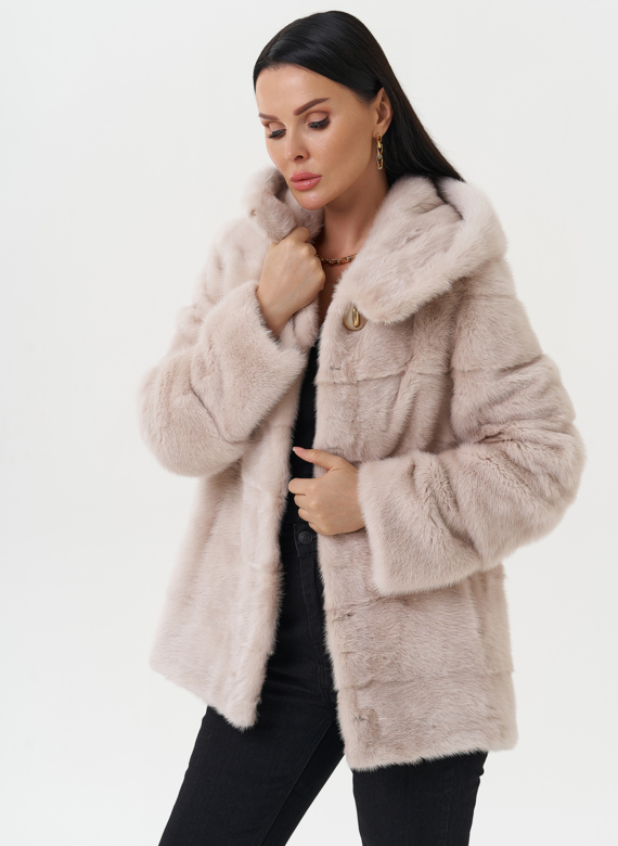 Светлая норковая шуба с капюшоном