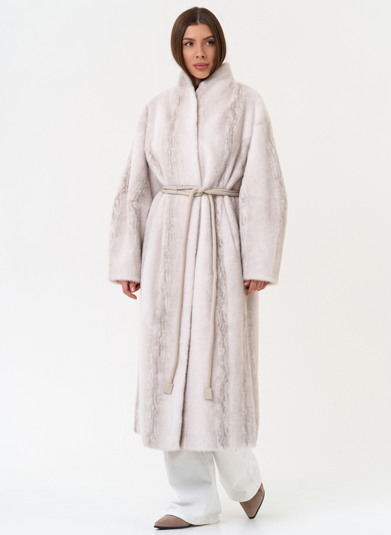 Светлое пальто из эко меха с поясом